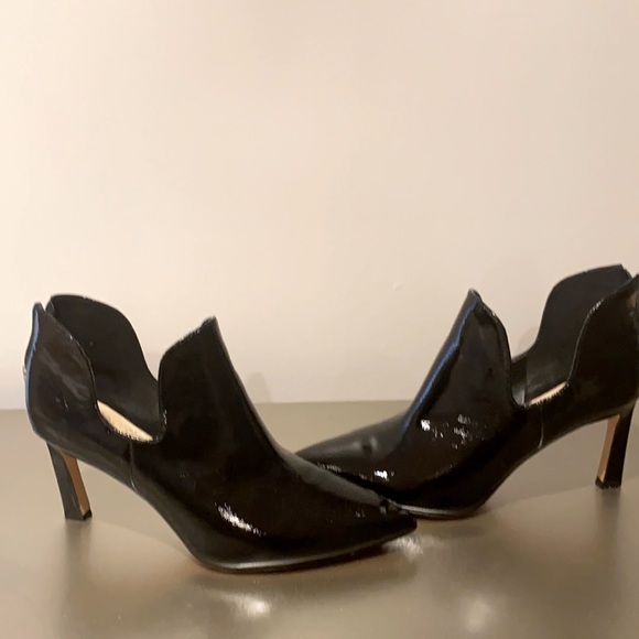 Vince Camuto Shoes - Vince Camuto low ankle bootie